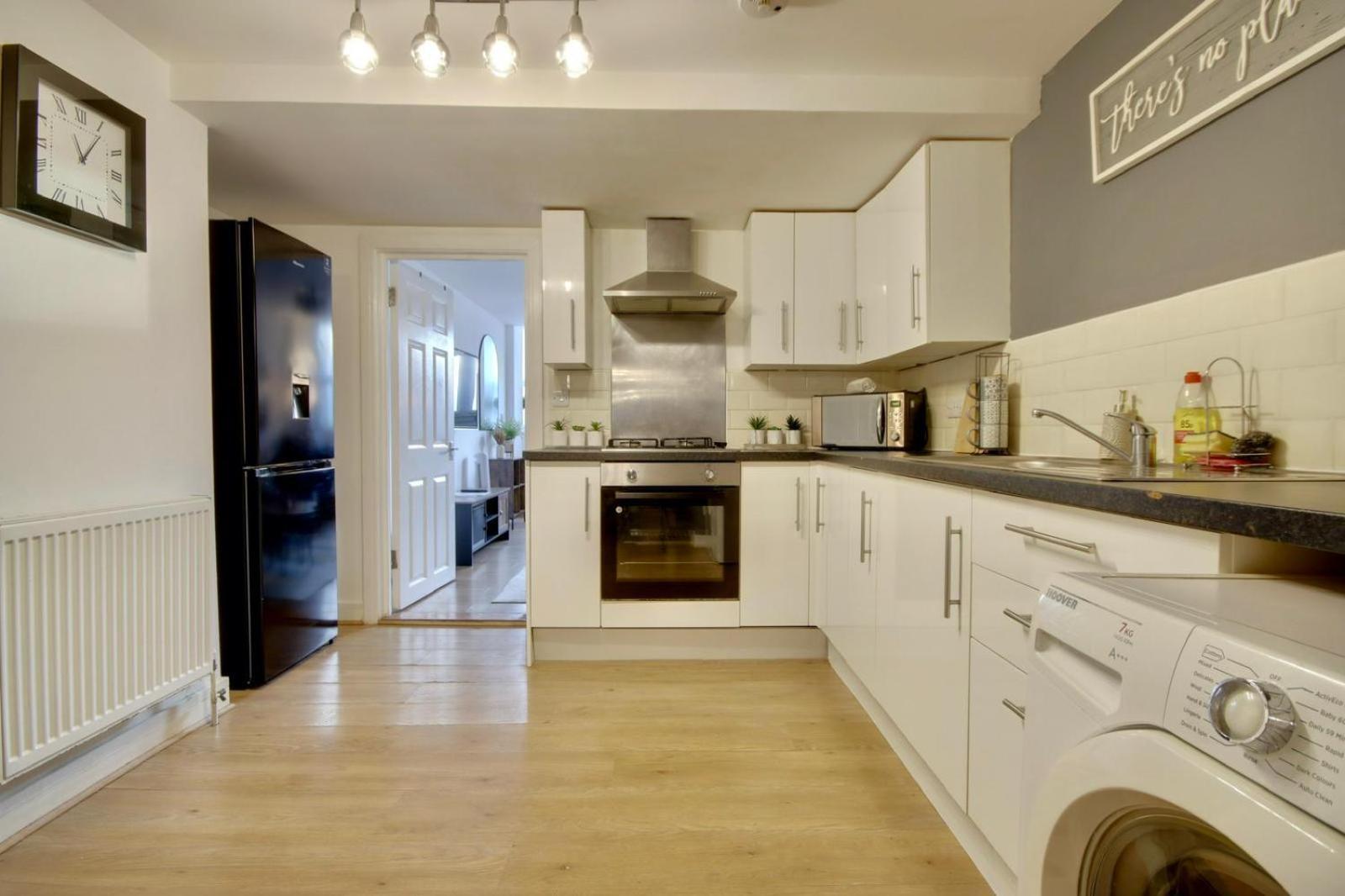 Southsea Getaway Apartment With Pool Table And Hot Tub Portsmouth Ngoại thất bức ảnh