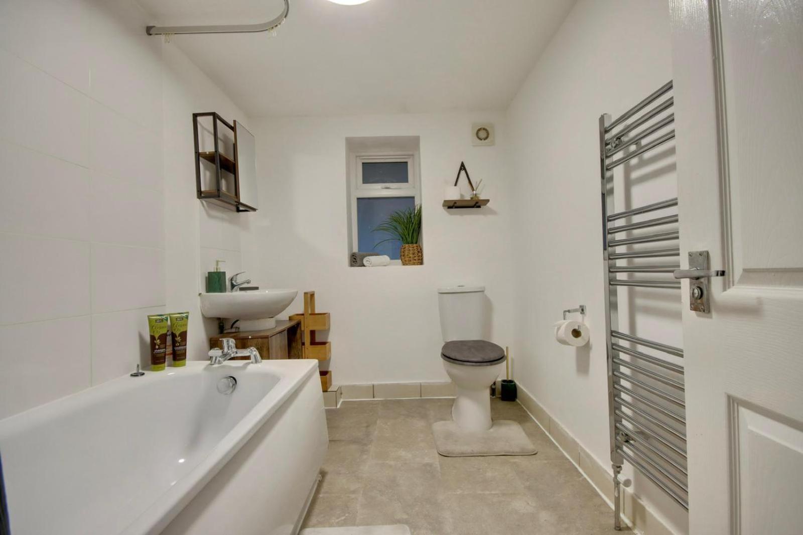 Southsea Getaway Apartment With Pool Table And Hot Tub Portsmouth Ngoại thất bức ảnh